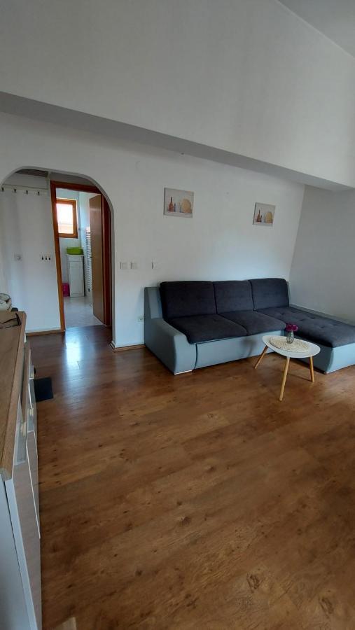 Apartment Alex Pula Exteriör bild